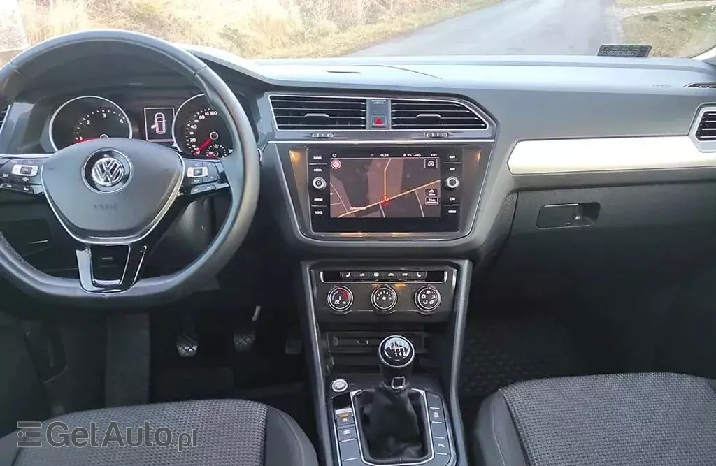 VOLKSWAGEN Tiguan 