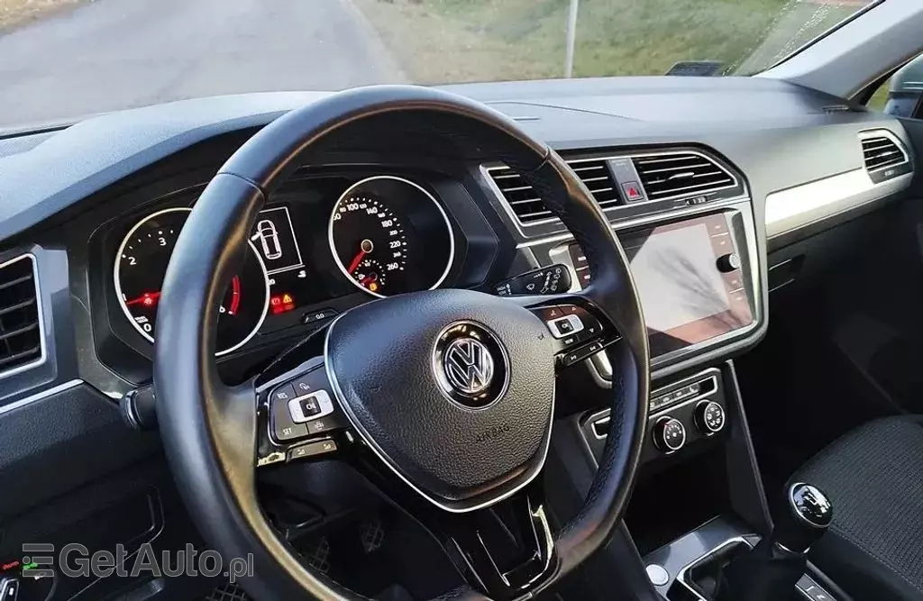 VOLKSWAGEN Tiguan 