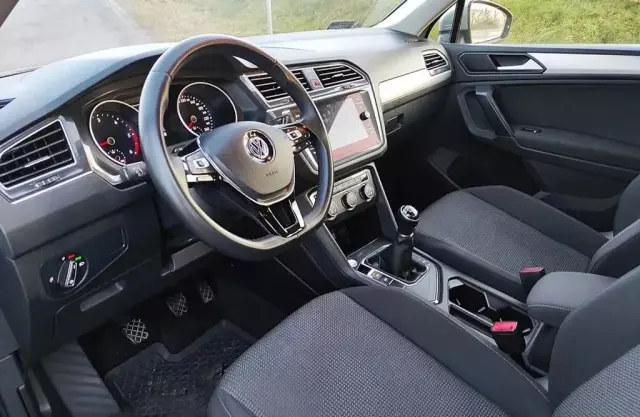 VOLKSWAGEN Tiguan 
