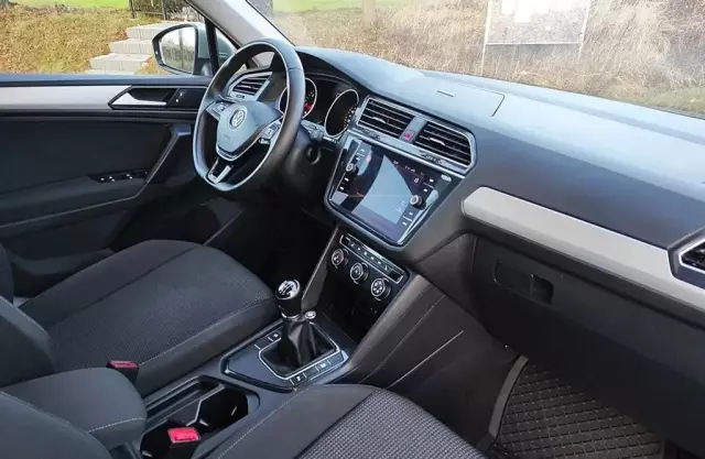 VOLKSWAGEN Tiguan 