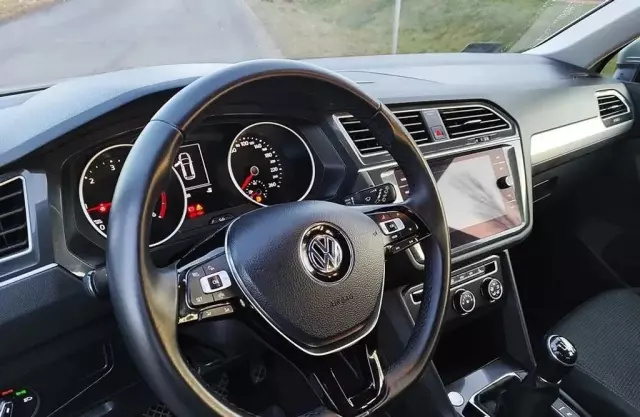 VOLKSWAGEN Tiguan 