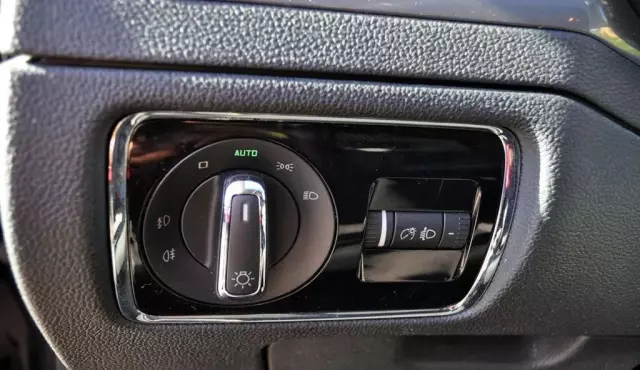 SKODA Superb 2.0 TDI (140 KM) DPF