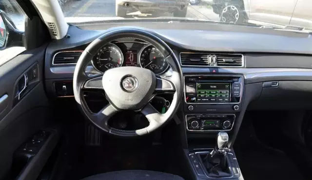 SKODA Superb 2.0 TDI (140 KM) DPF