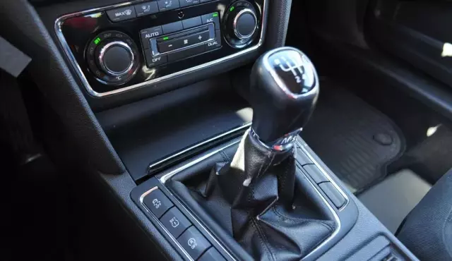 SKODA Superb 2.0 TDI (140 KM) DPF