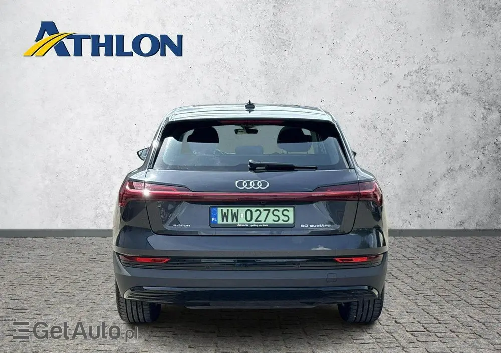 AUDI E-tron 