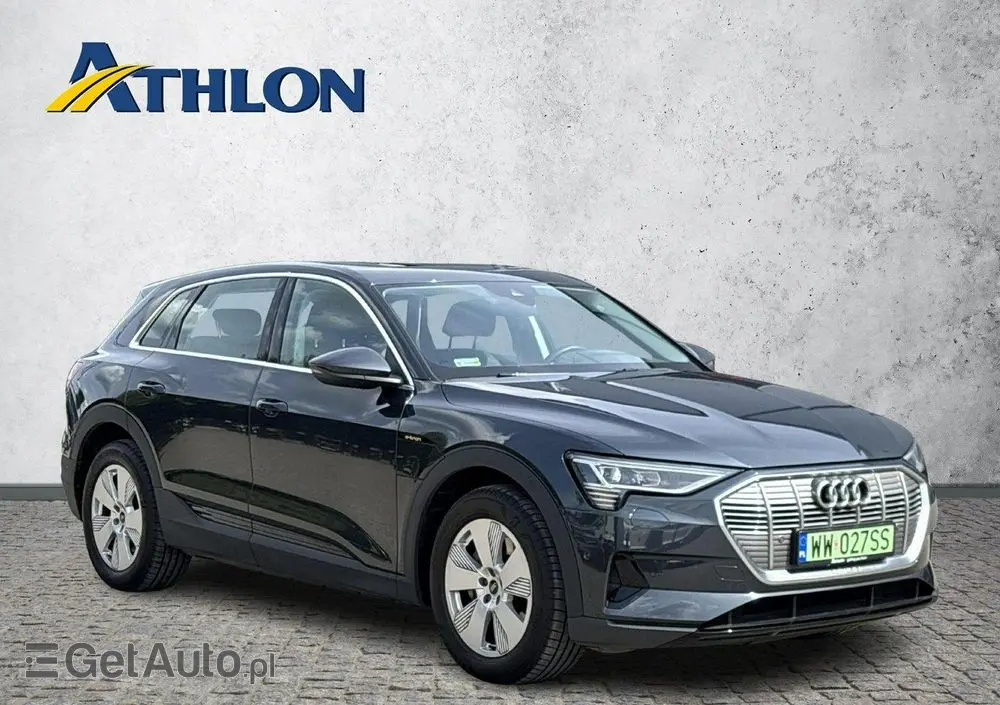 AUDI E-tron 