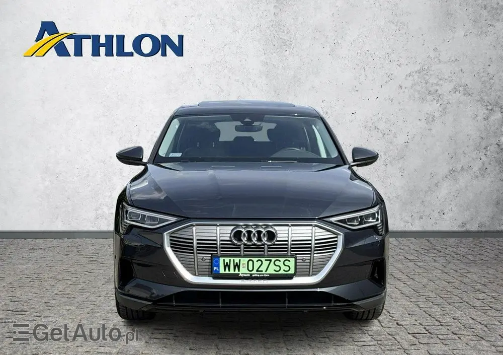 AUDI E-tron 