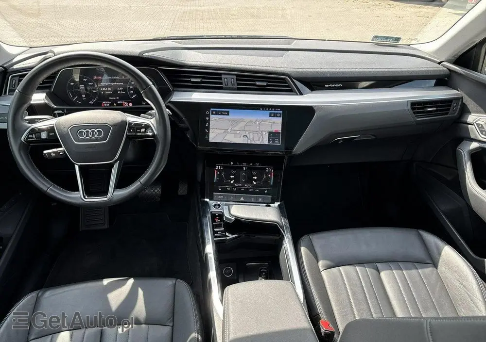 AUDI E-tron 
