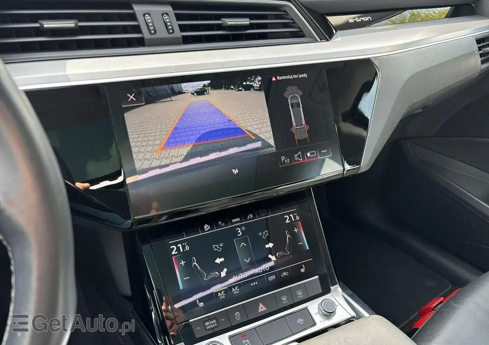 AUDI E-tron 