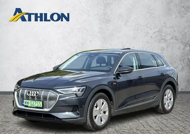 AUDI E-tron 