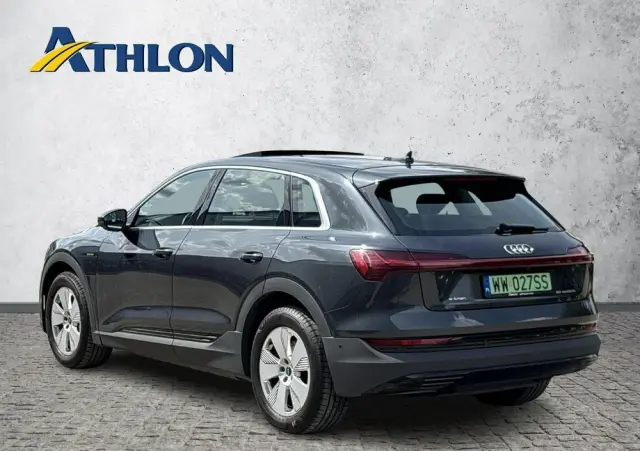 AUDI E-tron 