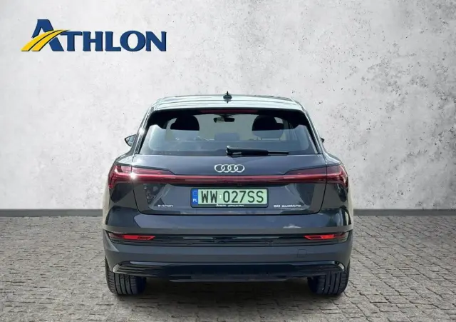 AUDI E-tron 