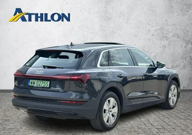 AUDI E-tron 