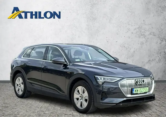 AUDI E-tron 