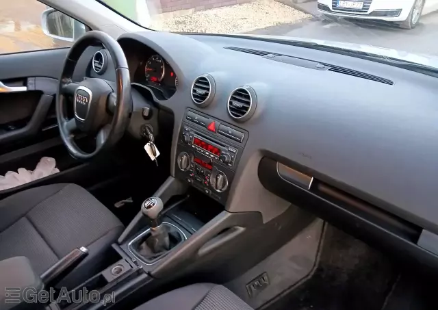 AUDI A3 1.6 Attraction