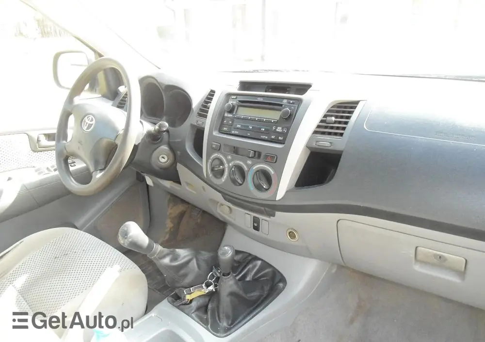 TOYOTA Hilux 2.5 D-4D DLX
