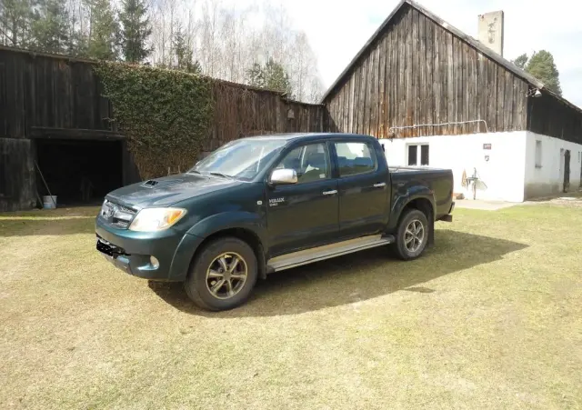 TOYOTA Hilux 2.5 D-4D DLX