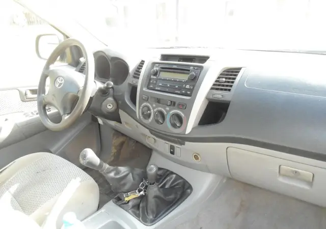 TOYOTA Hilux 2.5 D-4D DLX