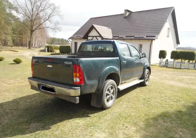 TOYOTA Hilux 2.5 D-4D DLX
