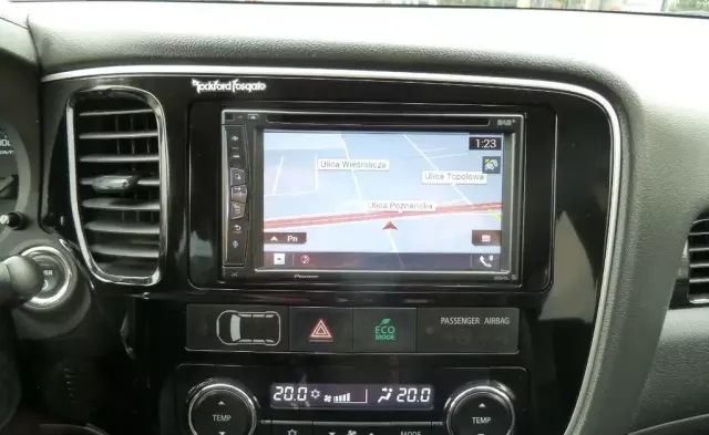 MITSUBISHI Outlander 