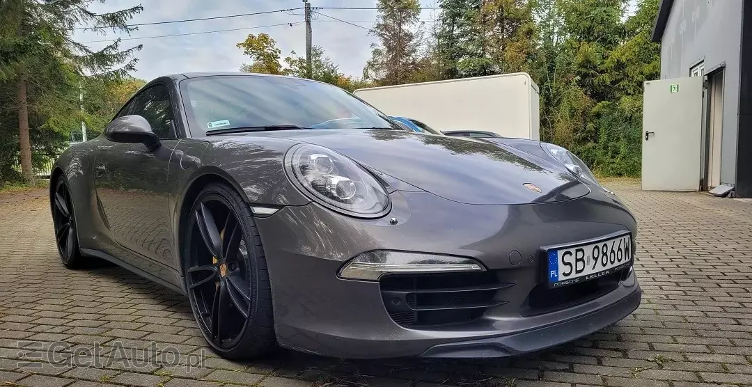 PORSCHE 911 Carrera 4S
