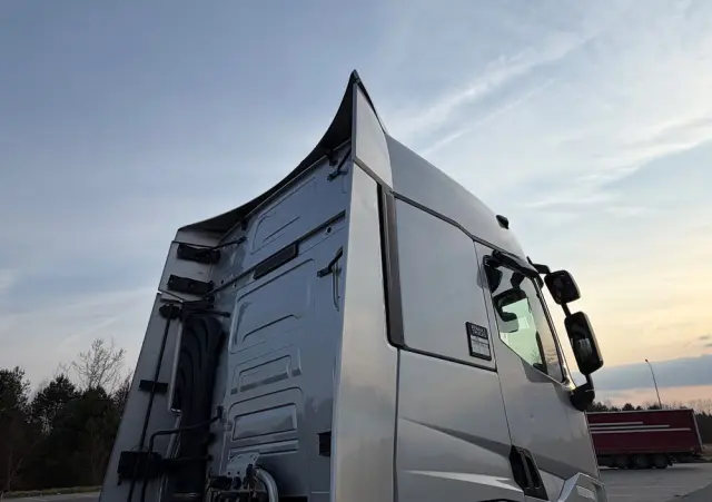 RENAULT T 480 renault z Niemiec HIGH FULL IPCJA CAŁY NA PODUSZKACH RETARDER 2023 