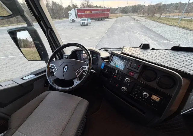 RENAULT T 480 renault z Niemiec HIGH FULL IPCJA CAŁY NA PODUSZKACH RETARDER 2023 