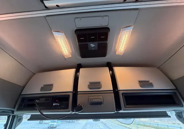 RENAULT T 480 renault z Niemiec HIGH FULL IPCJA CAŁY NA PODUSZKACH RETARDER 2023 