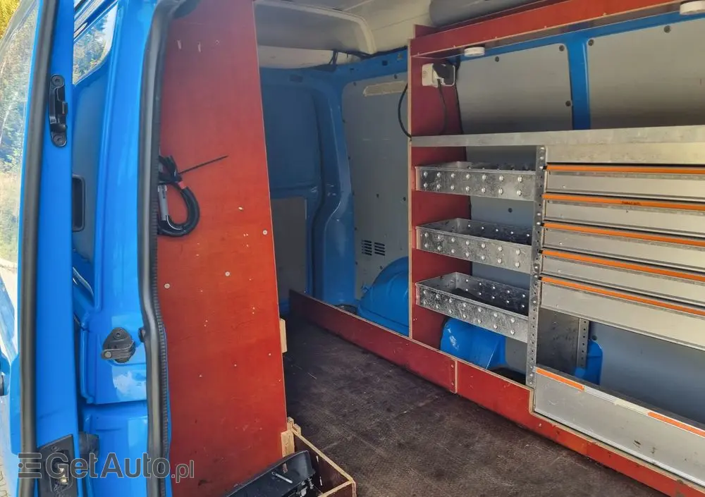 VOLKSWAGEN Transporter 