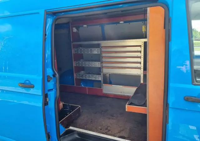 VOLKSWAGEN Transporter 