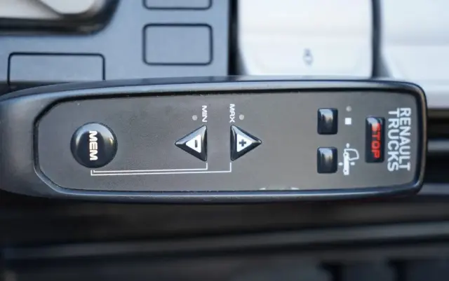 RENAULT T 440 / NISKA KABINA / ALUFELGI / SPROWADZONA / PO KONTRAKCIE SERWISOWYM 