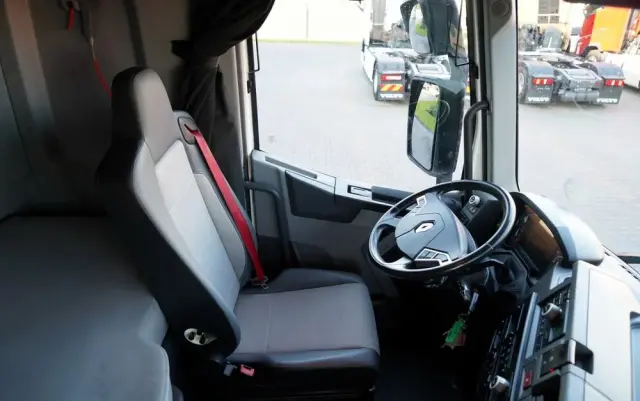 RENAULT T 440 / NISKA KABINA / ALUFELGI / SPROWADZONA / PO KONTRAKCIE SERWISOWYM 