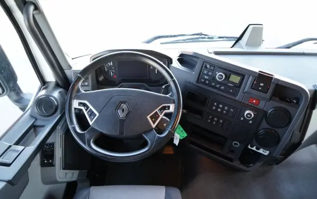 RENAULT T 440 / NISKA KABINA / ALUFELGI / SPROWADZONA / PO KONTRAKCIE SERWISOWYM 