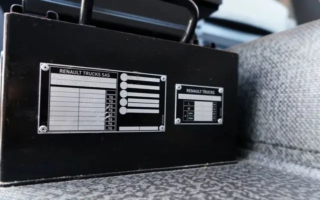 RENAULT T 440 / NISKA KABINA / ALUFELGI / SPROWADZONA / PO KONTRAKCIE SERWISOWYM 