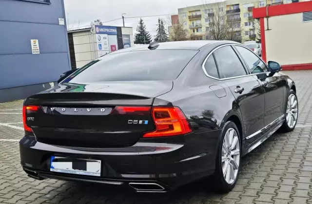 VOLVO S90 