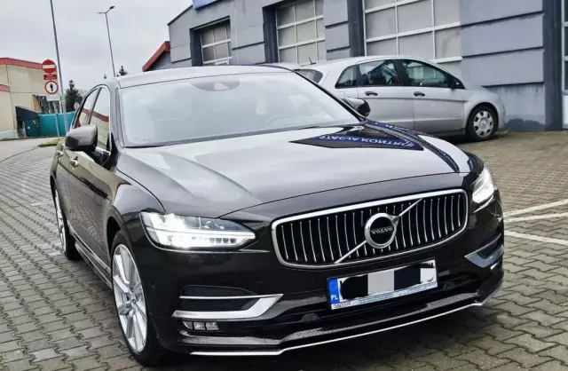 VOLVO S90 