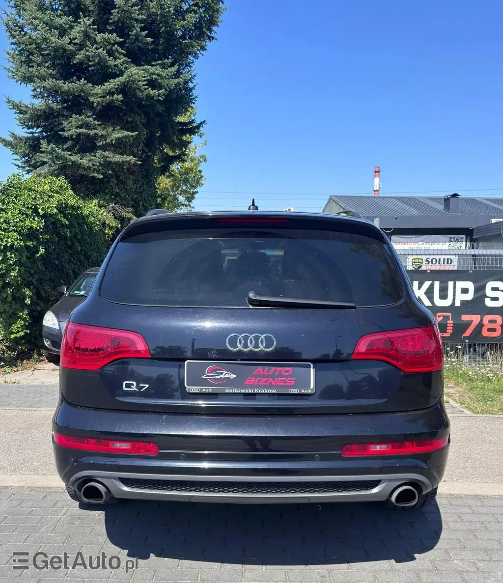 AUDI Q7 