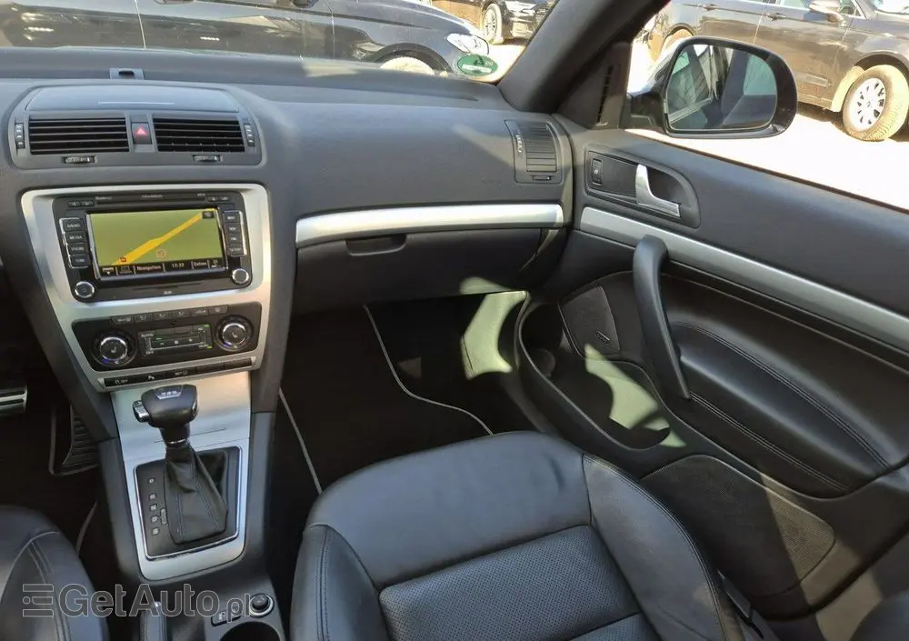 SKODA Octavia Combi 2.0 TDI CR DPF DSG RS