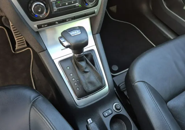 SKODA Octavia Combi 2.0 TDI CR DPF DSG RS