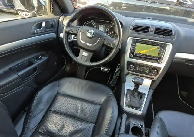 SKODA Octavia Combi 2.0 TDI CR DPF DSG RS