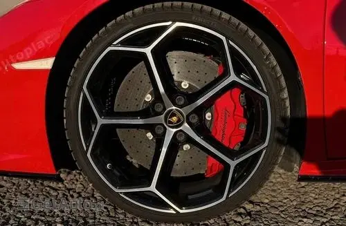 LAMBORGHINI Huracán 
