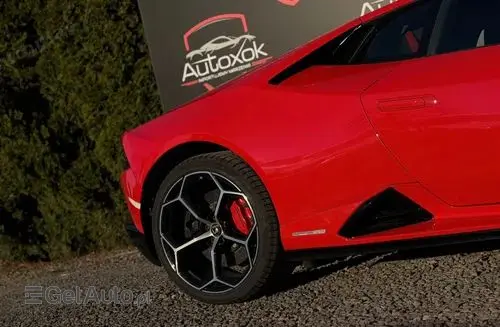LAMBORGHINI Huracán 