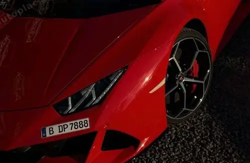 LAMBORGHINI Huracán 