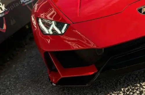 LAMBORGHINI Huracán 