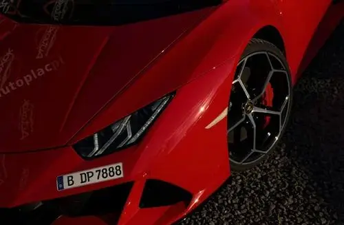 LAMBORGHINI Huracán 