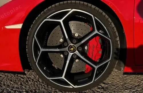 LAMBORGHINI Huracán 