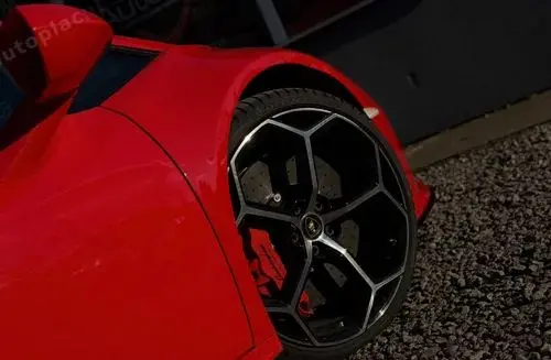 LAMBORGHINI Huracán 