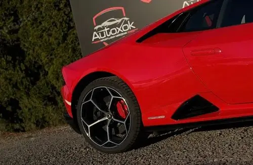 LAMBORGHINI Huracán 