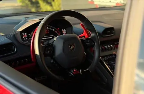 LAMBORGHINI Huracán 