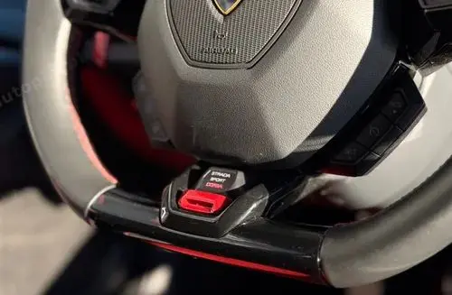 LAMBORGHINI Huracán 